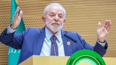 Guardias de seguridad dispararon contra el sospechoso que huyó y después fue identificado como un vecino de la residencia presidencial. Guardias de seguridad dispararon contra el sospechoso que huyó y después fue identificado como un vecino de la residencia presidencial.