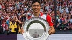 Bullaude fue campeón en Países Bajos con Feyenoord. Bullaude fue campeón en Países Bajos con Feyenoord.