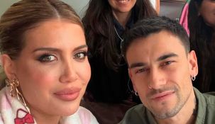 Wanda Nara y Agustín Bernasconi en el set de grabación de ¿Querés ser mi hijo?. Wanda Nara y Agustín Bernasconi en el set de grabación de ¿Querés ser mi hijo?.