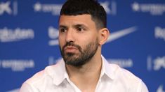 El Kun mostró su fastidio por no poder visitar a sus amigos. El Kun mostró su fastidio por no poder visitar a sus amigos.