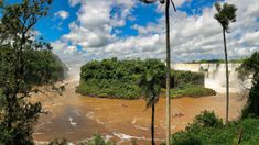 Esta isla ofrece unas vistas panorámicas a la Garganta del Diablo y los saltos de Brasil Esta isla ofrece unas vistas panorámicas a la Garganta del Diablo y los saltos de Brasil