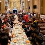 Crisis económica: informe revela que creció un 35% la cantidad de gente que busca comida en las Iglesias