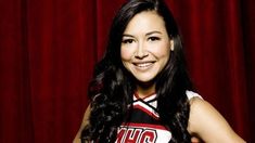 Naya Rivera es conocida por su papel como Santana López en la popular serie musical Glee Naya Rivera es conocida por su papel como Santana López en la popular serie musical Glee