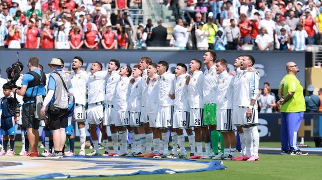 Thiago Almada, Leandro Paredes, Ángel Di María y Licha Martínez son algunos que le dejaron su mensaje a Messi.