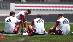 Thiago Almada y compañía en el entrenamiento matutino en el Monumental.