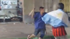 Un hincha de la Selección atacó a los machetazos a vecinos de Marcos Paz. Un hincha de la Selección atacó a los machetazos a vecinos de Marcos Paz.