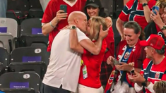 Este beso del entrenador de la Selección noruega se hizo viral.&nbsp;
