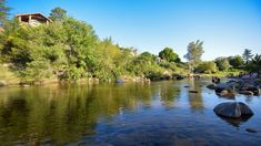 Las sierras cordobesas de Cuesta Blanca esconden una playa hermosa a la que se puede acceder por trekking o canoa. Las sierras cordobesas de Cuesta Blanca esconden una playa hermosa a la que se puede acceder por trekking o canoa.