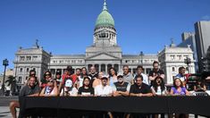 La convocatoria está pactada para este martes cuando se trate la Ley Ómnibus en el Congreso.