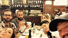 Marcelo Tinelli de vuelta en Bs As: cena con sus hijos y bigotes mostacholes Marcelo Tinelli de vuelta en Bs As: cena con sus hijos y bigotes mostacholes