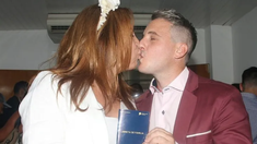 La conductora de TV dio el si con su novio el mendocino Sebastián Nebot. La conductora de TV dio el si con su novio el mendocino Sebastián Nebot.