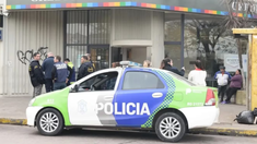 El grupo estaba compuesto por cinco hombres. El grupo estaba compuesto por cinco hombres.