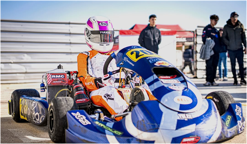 Yulka Melo compitiendo en karting.
