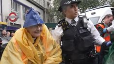 Reverenda arrestada en Reino Unido, Twitter. Reverenda arrestada en Reino Unido, Twitter.