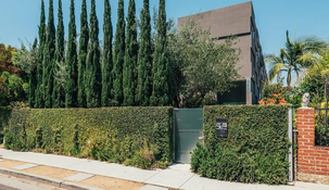 Emilia Clarke, la actriz británica que interpretó a Daenerys Targaryen en Game of Thrones, sorprendió a sus seguidores con la venta de su exclusiva residencia en 2020.