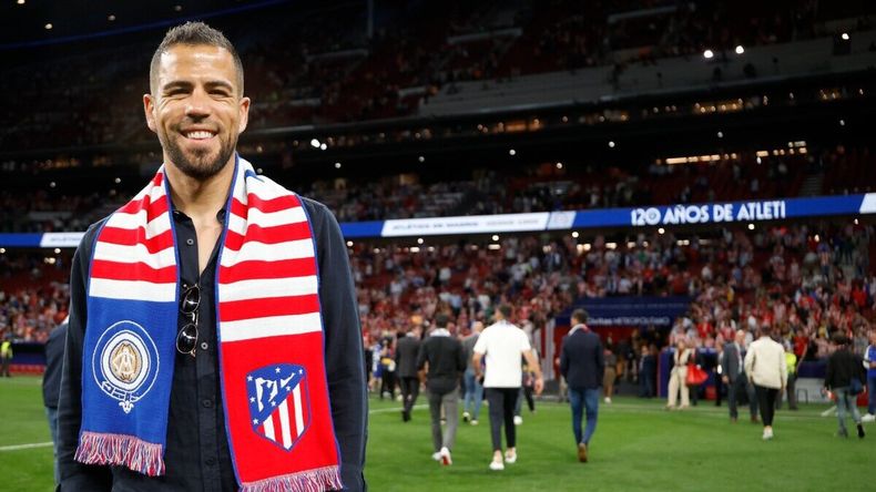 En el fútbol europeo, Álvaro Domínguez se consolidó en Atlético de Madrid y ganó títulos internacionales en sus primeros años como profesional.