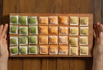 Pastas frescas elaboradas a la vista, café de especialidad y una pastelería que dialoga con la tradición europea. Pastas frescas elaboradas a la vista, café de especialidad y una pastelería que dialoga con la tradición europea.