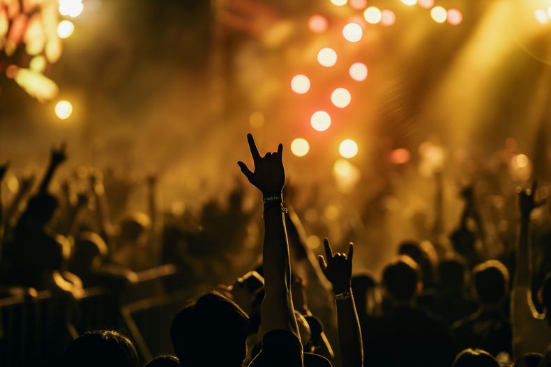 El misterioso anuncio de una leyenda de la música sacude al mundo entero.