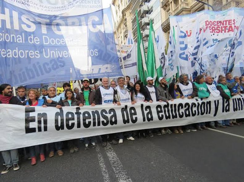 CONADU Histórica en la marcha por el presupuesto universitario.