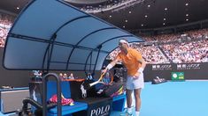 “Elrecogepelotas me quitó la raqueta”, se quejó Rafael Nadal durante su debut en el Abierto de Australia “Elrecogepelotas me quitó la raqueta”, se quejó Rafael Nadal durante su debut en el Abierto de Australia