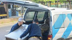 El busto de Néstor Kirchner es retirado de la sede de ANSES en Paseo Colón.