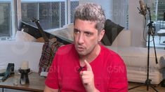 Jey Mammón prepara un contraataque. Jey Mammón prepara un contraataque.