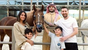 Antonela Roccuzzo, Lionel Messi y sus hijos están de vacaciones en Arabia Saudita. Antonela Roccuzzo, Lionel Messi y sus hijos están de vacaciones en Arabia Saudita.