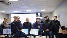 Kicillof junto a varios de sus ministros. Kicillof junto a varios de sus ministros.