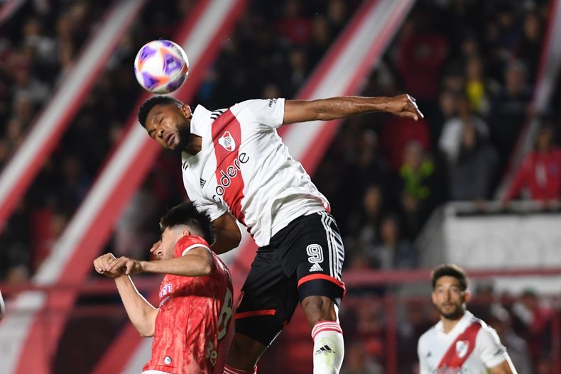 El Bicho y el Millonario luchan por llegar a la Libertadores 2023.