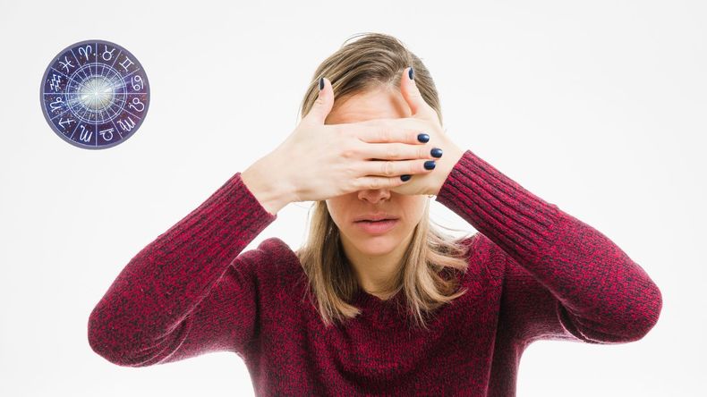 Son individuos que suelen esconder sus auténticas emociones detrás de una apariencia de felicidad falsa. &nbsp;