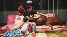 El perro de Lionel Messi con su familia El perro de Lionel Messi con su familia
