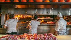 Estos dos restaurantes sirven una parrillada de primer nivel. Estos dos restaurantes sirven una parrillada de primer nivel.