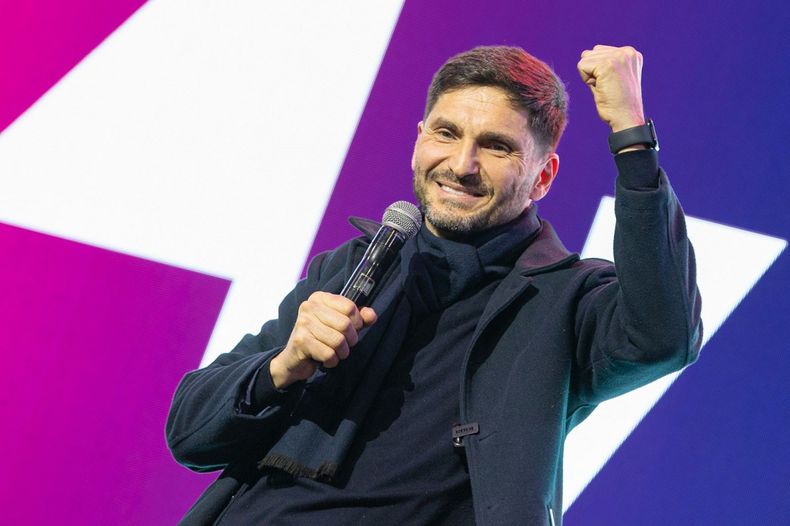 Maximiliano Pullaro celebró la victoria electoral en Santa Fe.