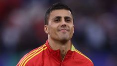 Rodrigo Hernández, el Balón de Oro 2024 por su exitosa temporada. Rodrigo Hernández, el Balón de Oro 2024 por su exitosa temporada.