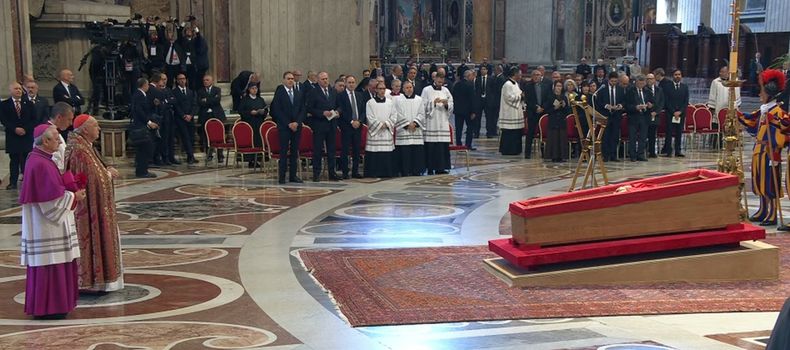 Los restos del papa Francisco ya descansan en la Basílica de San Pedro, en el Vaticano.