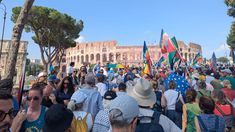 Multitudinaria marcha por la paz en Roma: Detengan la tercera guerra mundial