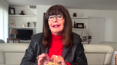 Esperanza Gracia recomendó el violeta como color de la semana. Esperanza Gracia recomendó el violeta como color de la semana.