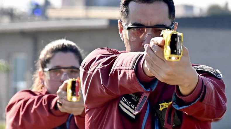 La Policía de la Ciudad comienza a utilizar las pistolas Taser en barrios y estaciones de subte.