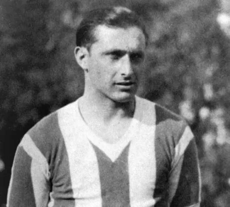Juan Manuel Fangio en su etapa como futbolista.