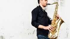 El insólito cruce entre unos vecinos de Barcelona por un instrumento. El insólito cruce entre unos vecinos de Barcelona por un instrumento.