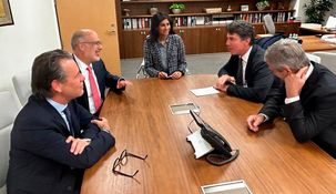La reunión de Nicolás Posse y Luis Caputo con representantes del FMI.