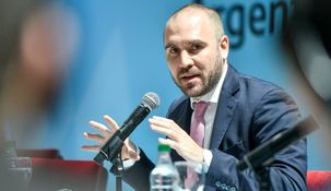 Hay que tener paciencia, dicen desde el entorno del ministro Martín Guzmán. Hay que tener paciencia, dicen desde el entorno del ministro Martín Guzmán.