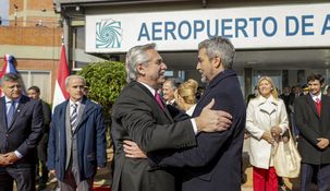 El abrazo entre el presidente Alberto Fernández y su par Mario Abdo en Paraguay. El abrazo entre el presidente Alberto Fernández y su par Mario Abdo en Paraguay.