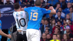 El codazo de Bonucci a Messi durante la Finalissima. El codazo de Bonucci a Messi durante la Finalissima.