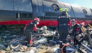 Equipos de emergencia, en el lugar donde chocaron los tres Ave e Iryo.