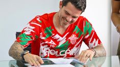Fernando Gago fue presentado en Necaxa. Fernando Gago fue presentado en Necaxa.