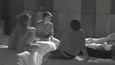 Eran 5 las participantes que se encontraban conversando. Eran 5 las participantes que se encontraban conversando.