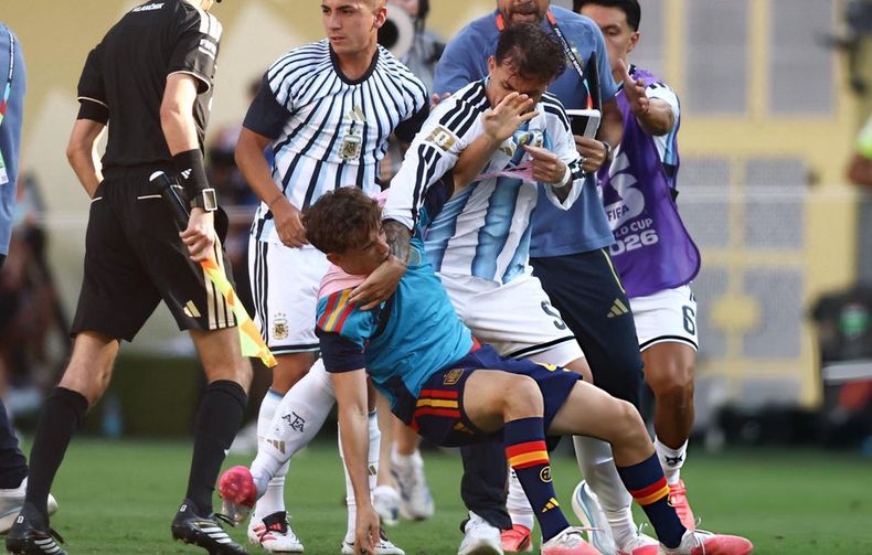 Leandro Paredes y Gavi en la final del Mundial 2026.