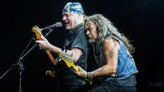 La Renga se presentó en La Plata para recaudar dinero y ayudar a Bahía Blanca. La Renga se presentó en La Plata para recaudar dinero y ayudar a Bahía Blanca.