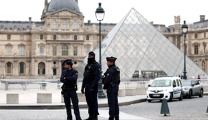 El Louvre anunció que cerró sus puertas por razones excepcionales.